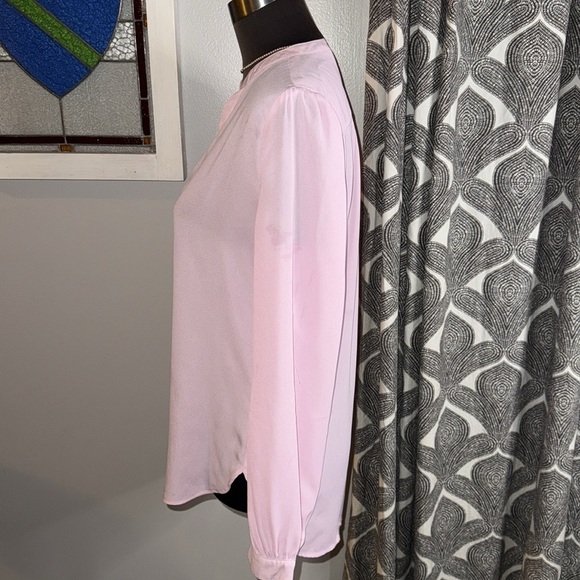Untuckit Pale Pink Tab Collar Blouse SZ Small - Picture 3 of 6